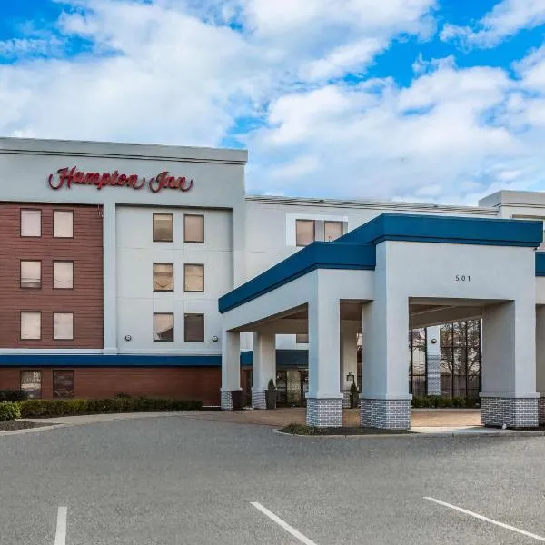 Hampton Inn Linden, hotel di Linden