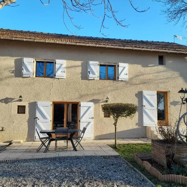 Gîte à la campagne avec jardin et piscine, hotel Brens-ben