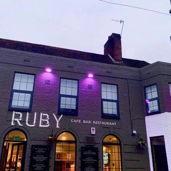 OYO Ruby Pub & Hotel，布萊頓霍夫的飯店