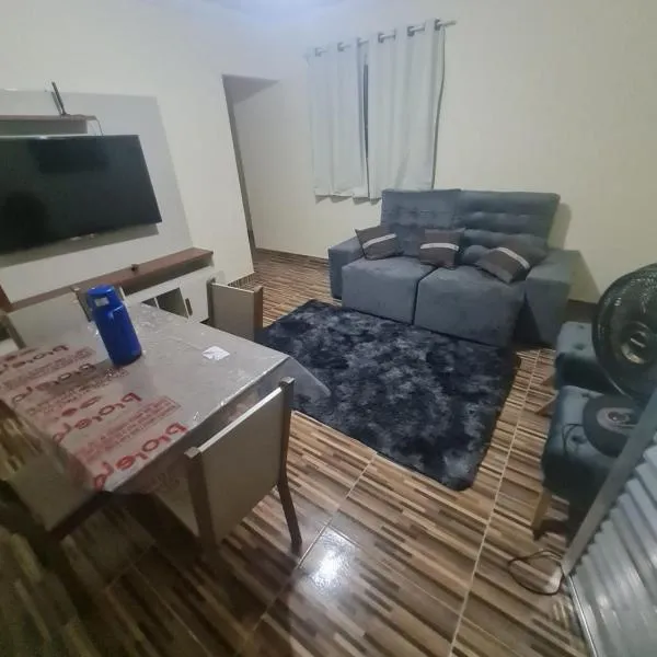 Casa mobiliada para descanso e com piscina para o lazer há 5 min do aeroporto, piscina compartilhada caso tenha mais hóspedes nas outras duas casas โรงแรมในGramame