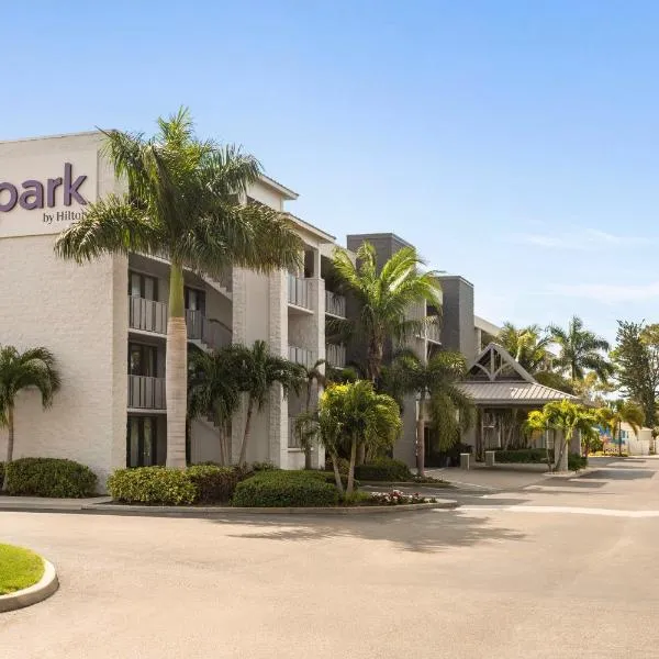 Spark by Hilton Sarasota Siesta Key Gateway, hótel í Sarasota