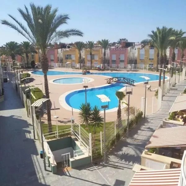 Alojamiento con terraza 1B02 en la Playa de Vera., hotell sihtkohas Vera