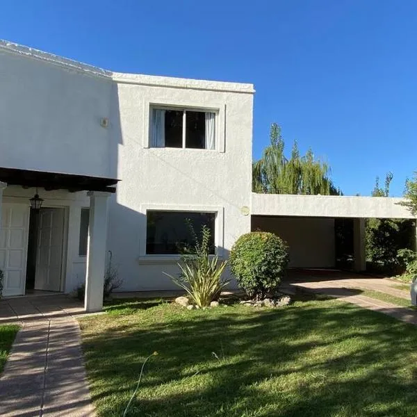 Villa Entre Fresnos, hotel i Luján de Cuyo