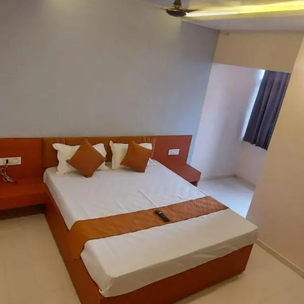 Hotel Kapish International Solapur 400 mts from Bus Stand and 500 mtr from railway station – hotel w mieście Kondi