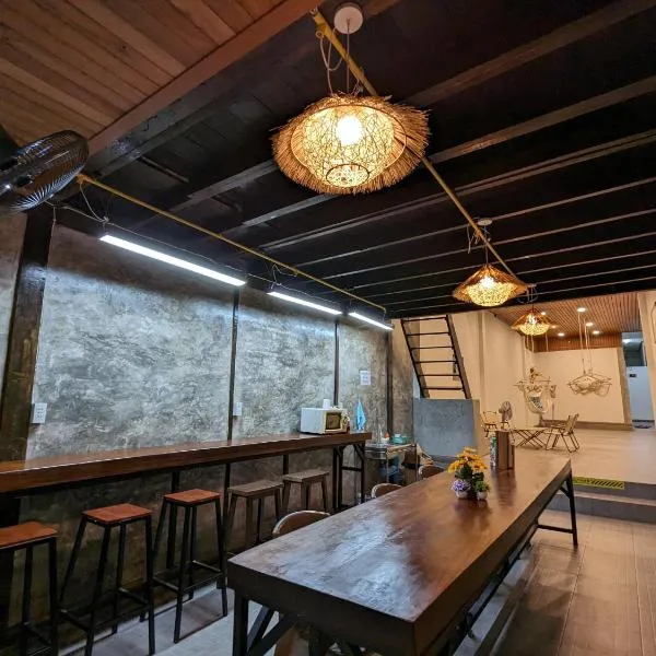 STAY Hostel by M&M - Thakhek, hôtel à Ban Tan