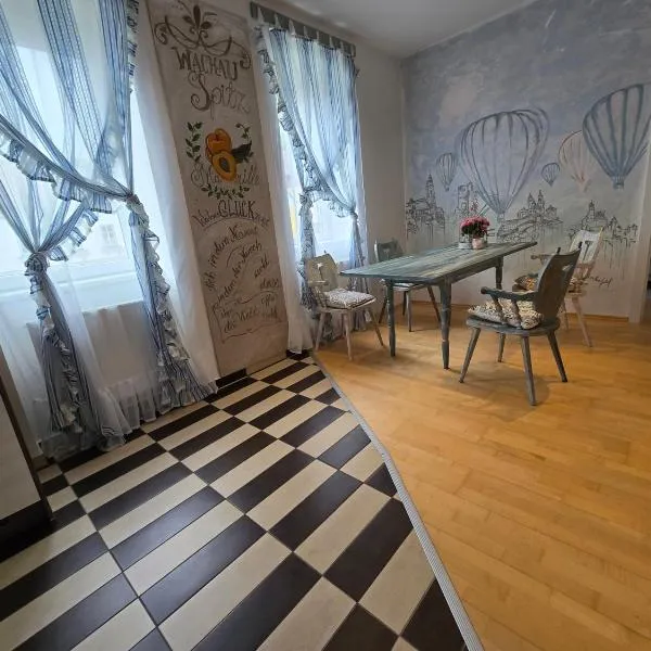 Kunst Apartment im Schwalbenhaus، فندق في سبيتز