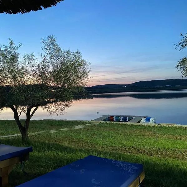 Lake Mehoje Cottages - Liqeni Merhojes Shtepiza, hotel em Lazarej