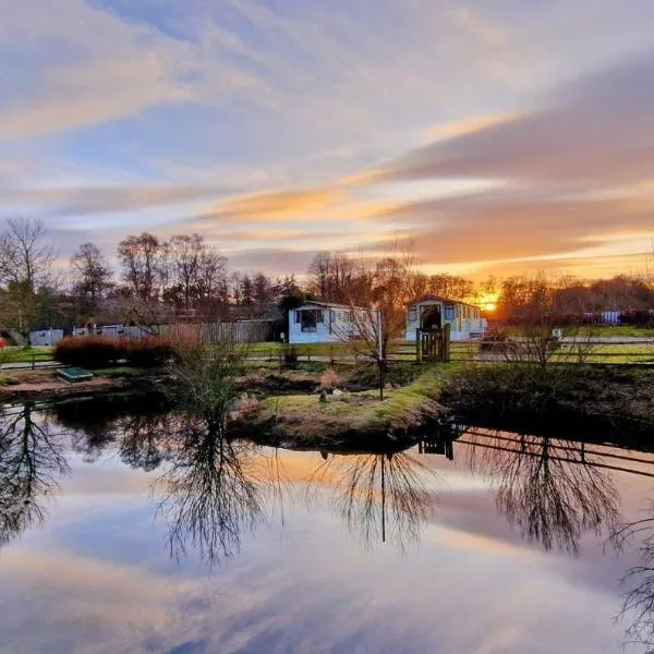 Deeside Holiday Park, хотел в Стоунхевън