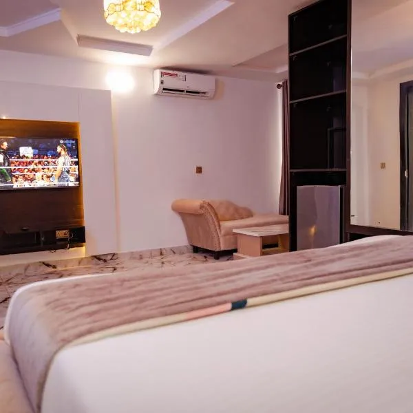 247 Luxury Hotel, hotel di Lekki