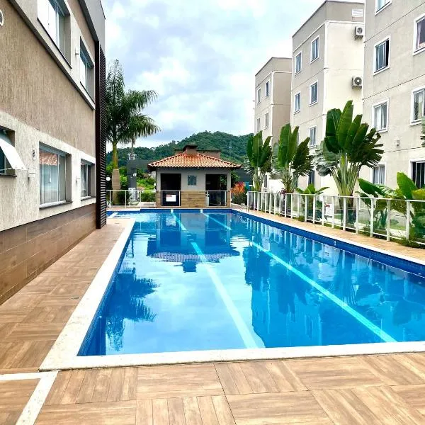 Apartamento inteiro 2 quartos com piscina Balneário Camboriú, хотел в Камбориу