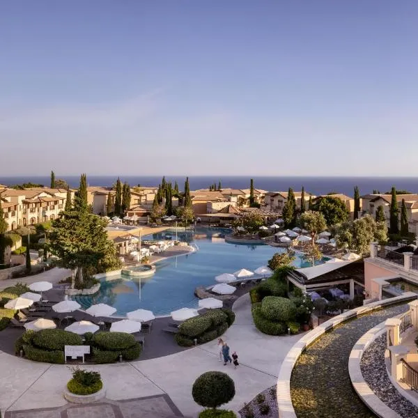 Atlantica Aphrodite Hills Hotel، فندق في بيسوري