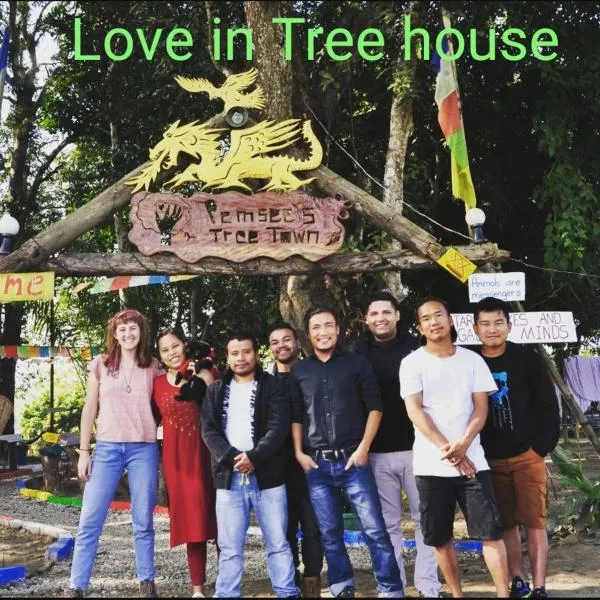 Pemsee's Tree Town - Eco-friendly,Tree house hostel, hotel di Sauraha