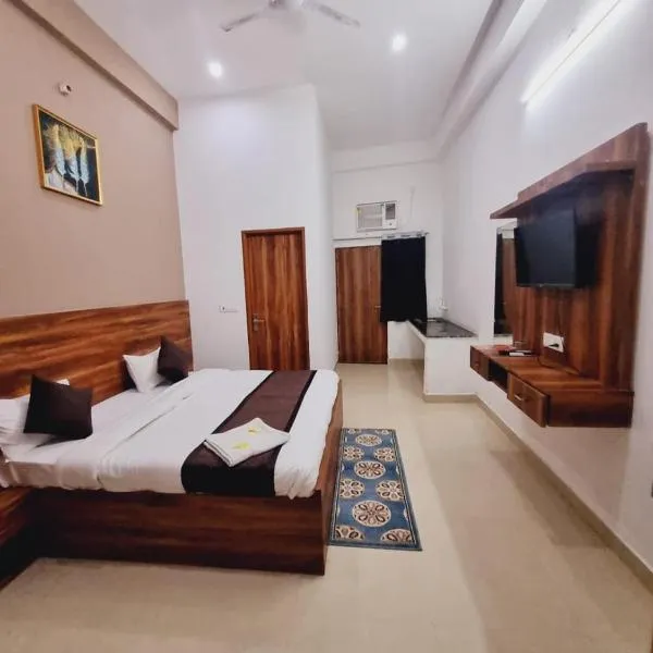 Hotel Rama International Ac Rooms Free Wifi Free Pick Up From Railway Station, hotell i Ayodhya