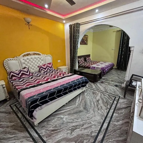 S4 Home Stay Hotel - Five mint walk From Golden Temple, hotell sihtkohas Amritsar