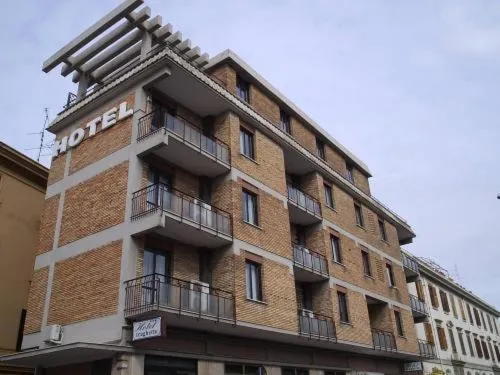 Hotel Traghetto, hotelli kohteessa Civitavecchia