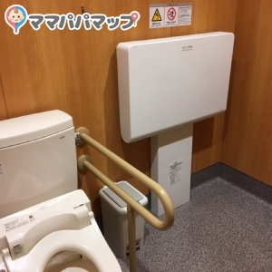 多目的トイレに一台あります