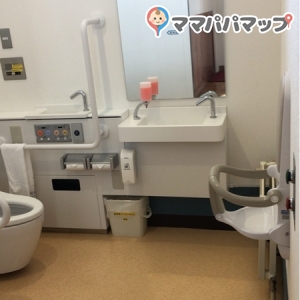 多目的トイレにはチェアがありました