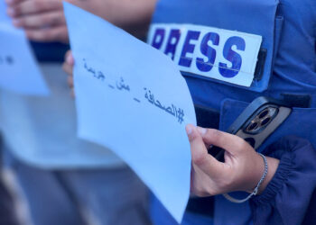 KHAN YUNIS, GAZA - AUGUST 10: Journalists stage a protest against the killing of their colleagues Tamim Muammar and Abdullah Al-Susi in an Israeli army attack on Khan Younis, Gaza on August 10, 2024. (Photo by Hani Alshaer/Anadolu via Getty Images)