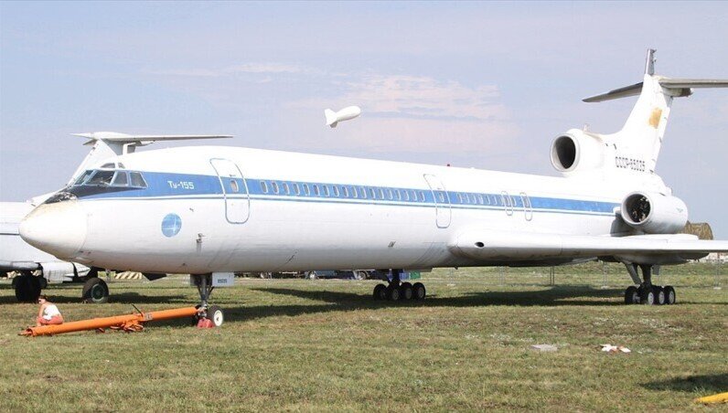 1988년 구 소련 시절 투폴레프가 제작했던 수소연료 항공기 Tu-155의 모습. 수소연료로 작동하는 세계 최초의 실험기로, 100회 이상 시험 비행을 했다. 당시 소련은 환경 때문이 아니라 경제적 이유(석유가 비싸질 수 있다는 우려)로 수소 항공기를 개발했다. 위키피디아