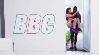 BANGBROS - Jax Slayher Cusm au secours de PAWG Abella Danger sensuelle