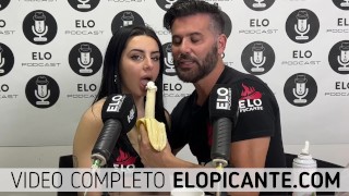 ALMENDRA CHUPA LA BANANA COMO UNA PIJA