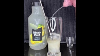 Cum and Piss Summertime Lemonade!自分の部分的に未設定の精液と小便を飲む