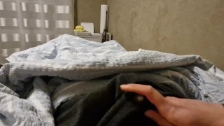 Nachts im Bett einen Harten bekommen