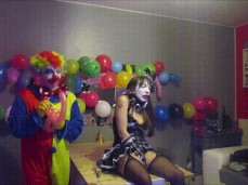 klown love gif