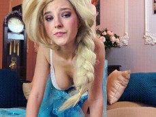 Elsa Cosplay 2 gif