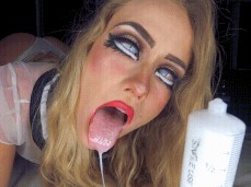 Hypnotic Cum Drooling Babe gif