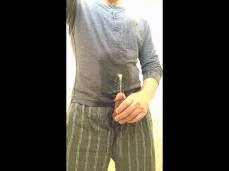 Mature beefy mascdude73 pissing hard, wetting himself 0210-1 gif