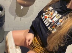 CHUBBY SCHOOLGIRL HERSELF WHILE MASTURBATING IN PUBLIC TOILET gif