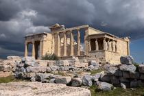 Le temple d’Athéna Polias sur l’Acropole athénienne à Athènes, Grèce, le 14 mars 2024.