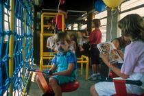 Espace enfants à bord d’un wagon Corail, mis en service dans les années 1980.