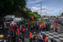 Des manifestants contre la vie chère en Martinique, à La Trinité, le 24 septembre 2024. 