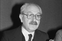 Pierre Lambert, à Paris, en 1984.