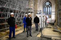 Emmanuel Macron lors d’une visite de Notre-Dame de Paris, le 8 décembre 2023.