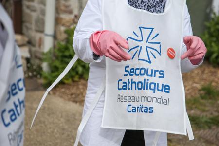 Illustration a l'epicerie sociale du Secours Catholique de Monterblanc au Morbihan, le 02 avril 2020.