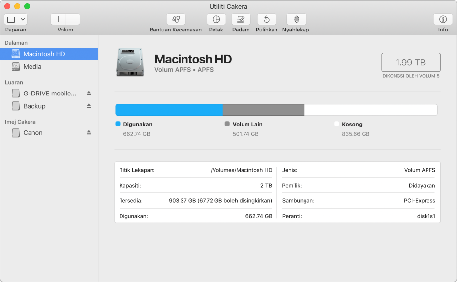 Empat volum dalam bekas APFS dalam bar sisi Utiliti Cakera.