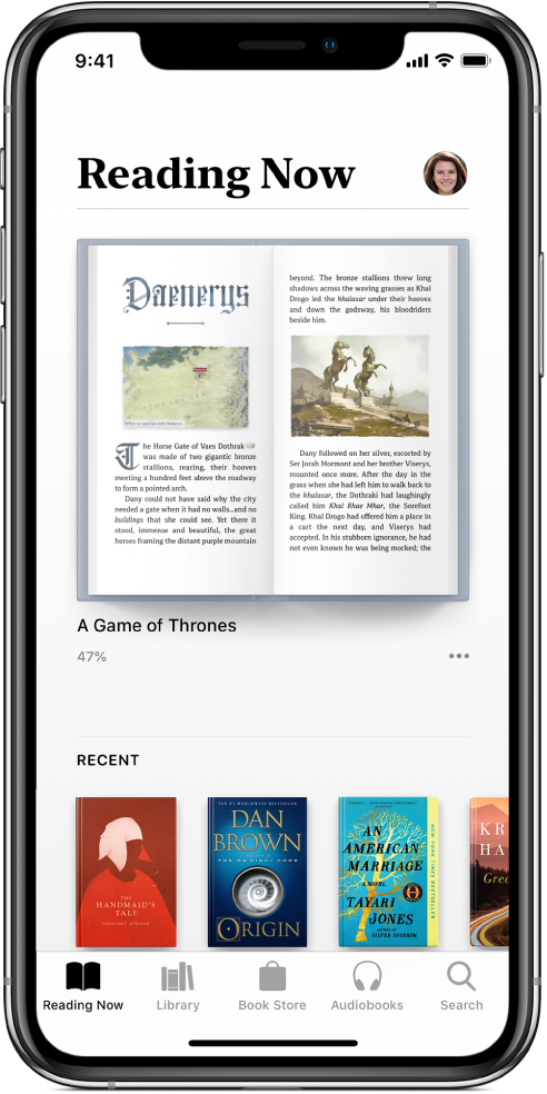 „Reading Now“ ekranas programoje „Books“. Ekrano apačioje iš kairės į dešinę pateikiami skirtukai „Reading Now“, „Library“, „Book Store“, „Audiobooks“ ir „Search“.