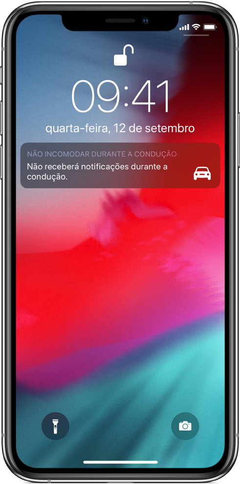 A notificação de Não incomodar durante a condução no ecrã bloqueado.