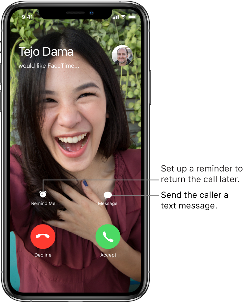 The incoming call screen. At the bottom of the screen, in the top row, from left to right, are the Remind Me and Message buttons. In the bottom row, from left to right, are the Decline and Accept buttons.