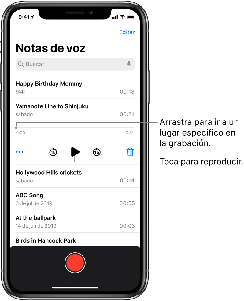 La pantalla de Notas de Voz con una grabación seleccionada en la parte superior. La línea del tiempo de la grabación tiene un cursor de reproducción y los tiempos de inicio y fin en cada extremo. Debajo de la línea del tiempo se encuentra el botón Más, que puedes tocar para editar, duplicar o compartir la grabación; y los botones para retroceder 15 segundos, reproducir, avanzar 15 segundos y eliminar. Debajo se encuentra una lista de grabaciones que se pueden abrir con un toque.