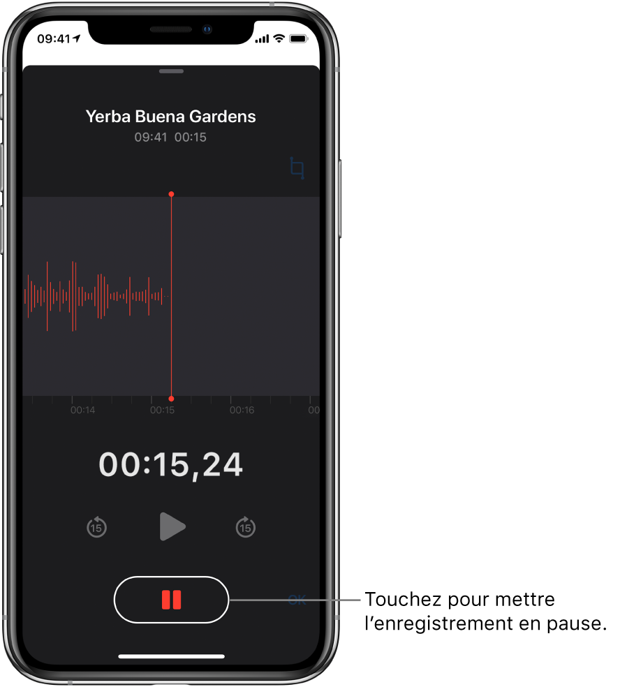 L’écran Dictaphone affichant un enregistrement en cours, avec un bouton Pause en surbrillance et des commandes grisées permettant de lire l’enregistrement, d’avancer et de reculer de 15 secondes. La majeure partie de l’écran affiche la forme d’onde de l’enregistrement en cours, ainsi que sa durée.