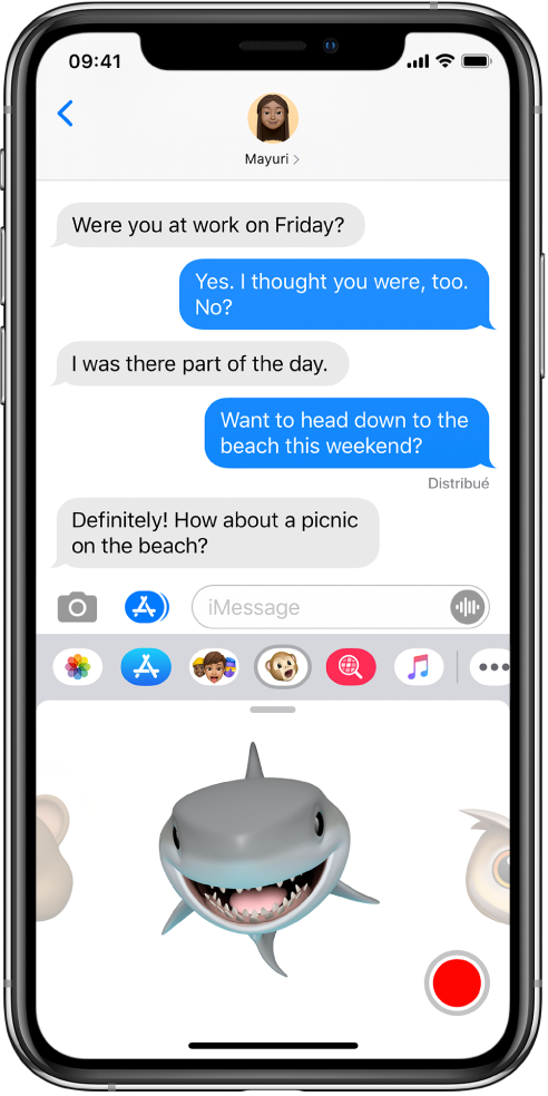 Une conversation Messages avec un Animoji sélectionné et prêt à être enregistré avant l’envoi.