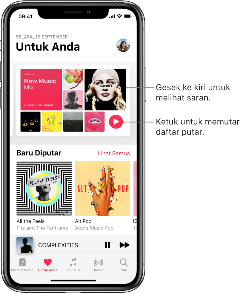 Layar Untuk Anda menampilkan daftar putar Campuran Musik Baru di bagian atas. Tombol Putar muncul di kanan bawah daftar putar. Di bawahnya terdapat bagian Baru Diputar, menampilkan dua sampul album.
