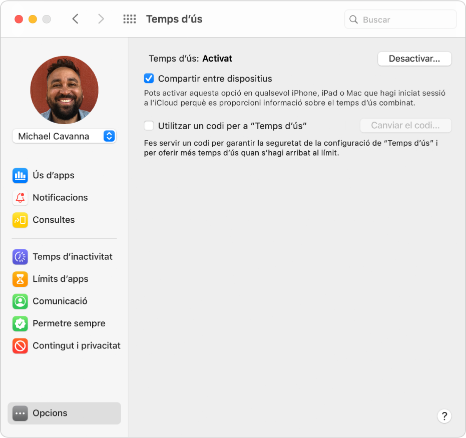 El tauler Opcions de “Temps d’ús” amb l’opció “Temps d’ús” activada. Se selecciona l’opció “Compartir entre dispositius”.