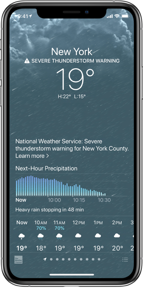 „Weather“ programos ekrane nuo viršaus į apačią rodoma: lokacija, pavojingų oro sąlygų įspėjimai, dabartinė temperatūra, aukščiausios ir žemiausios dienos temperatūros, diagrama, kuri parodo kritulių kiekį artimiausiomis valandomis. Ekrano apačioje yra valandinė orų prognozė, o žemiau yra taškelių eilė, kuri nurodo kiek lokacijų yra lokacijų sąraše. Apačioje dešiniame kampe yra mygtukas „Edit Cities“.