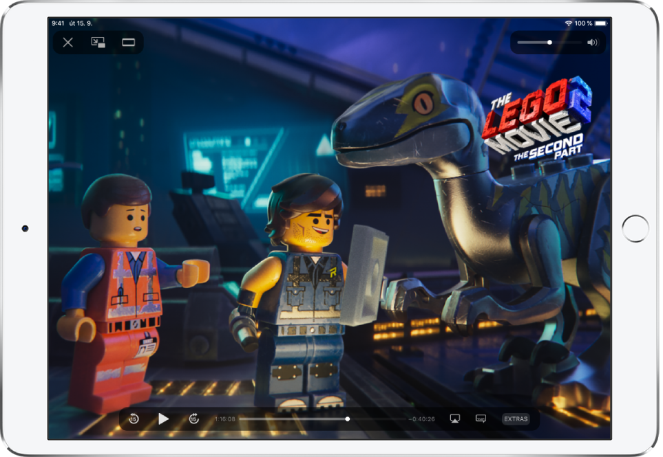 Obrázek přehrávaného filmu v aplikaci Apple TV se zobrazenými ovládacími prvky