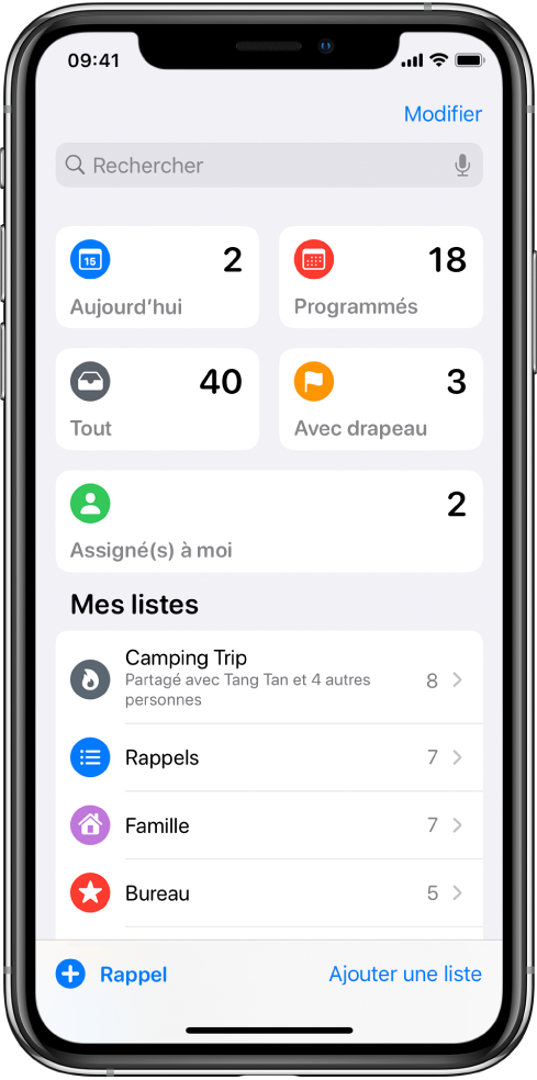Un écran avec plusieurs listes dans Rappels. Les listes intelligentes s’affichent en haut pour les rappels pour aujourd’hui, les rappels programmés, tous les rappels et les rappels avec drapeaux. Le bouton « Ajouter une liste » se trouve en bas à droite.